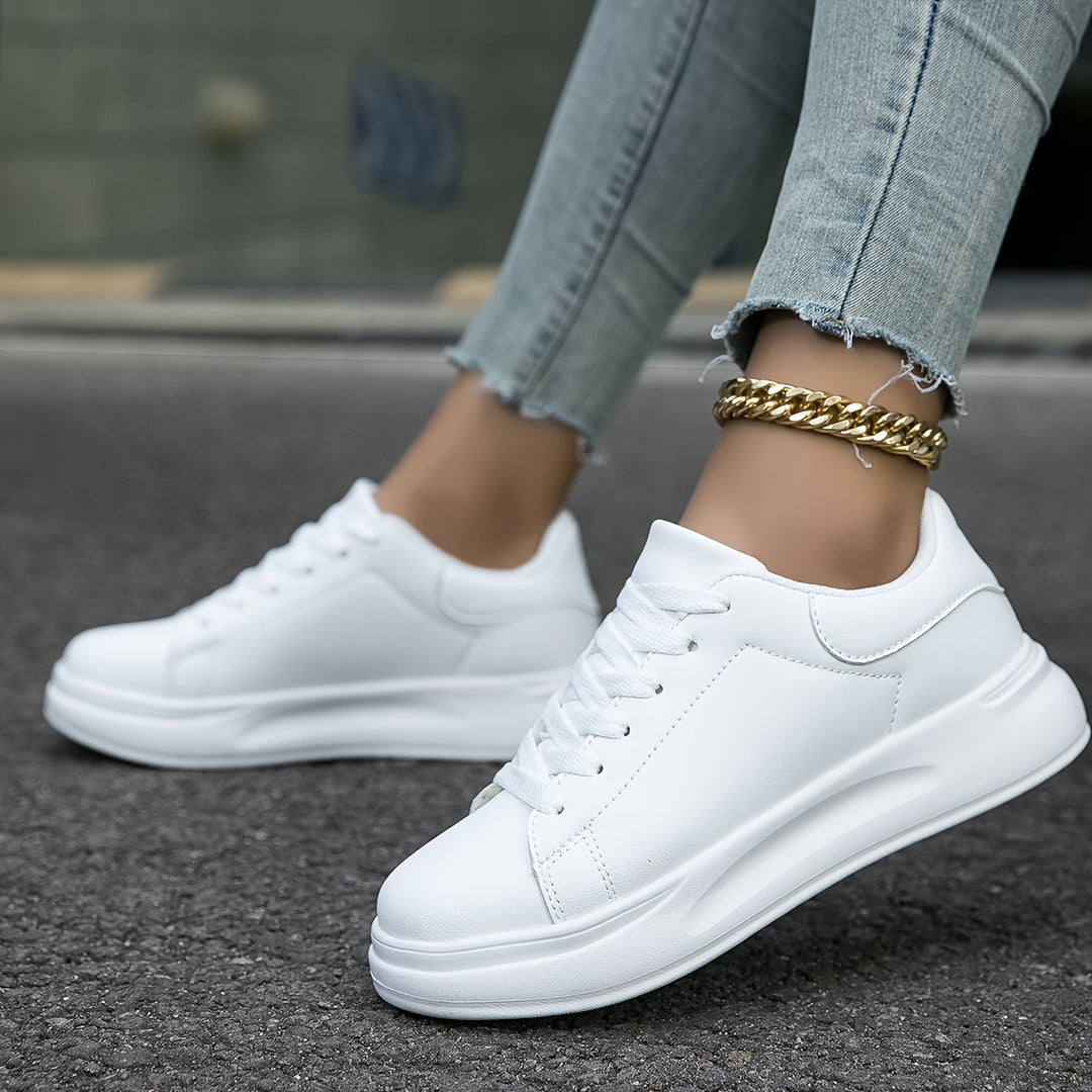 Saubere weiße Ledersneaker für Damen