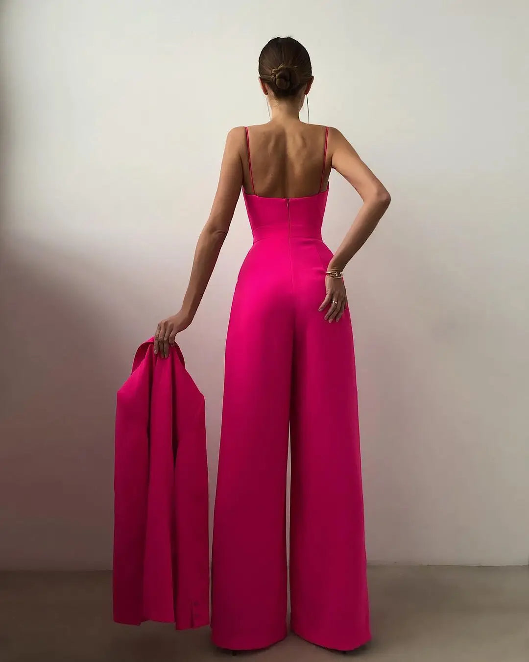 Ärmelloser Jumpsuit mit hohem Bund und weitem Bein