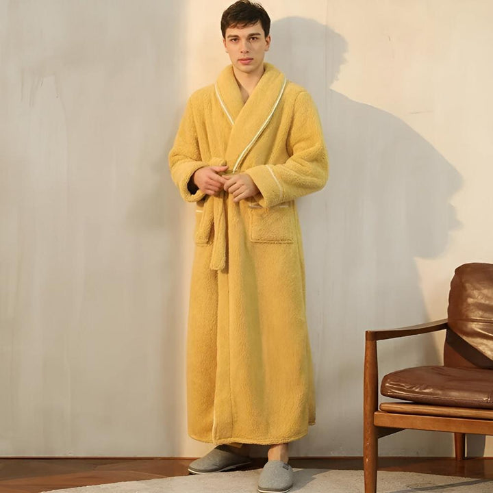 Luxuriöser, warmer und bequemer Fleece-Bademantel