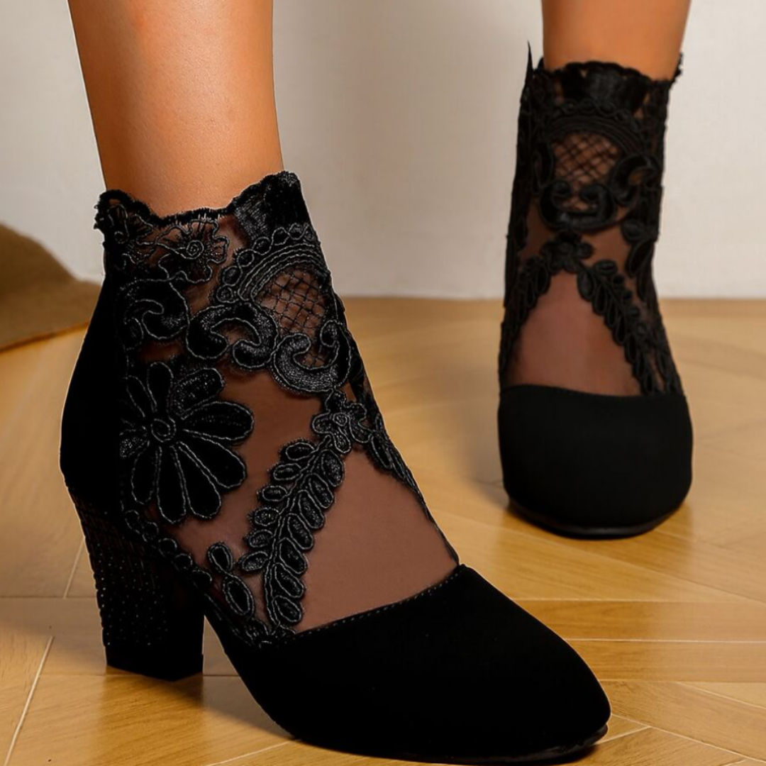High Heels mit gesticktem Spitzendesign
