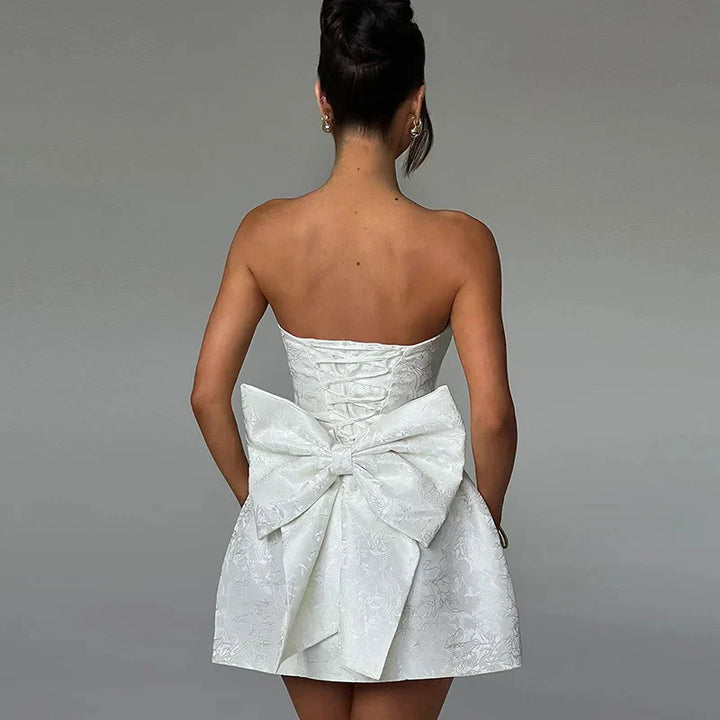 Elegantes Neckholderkleid für den Abend