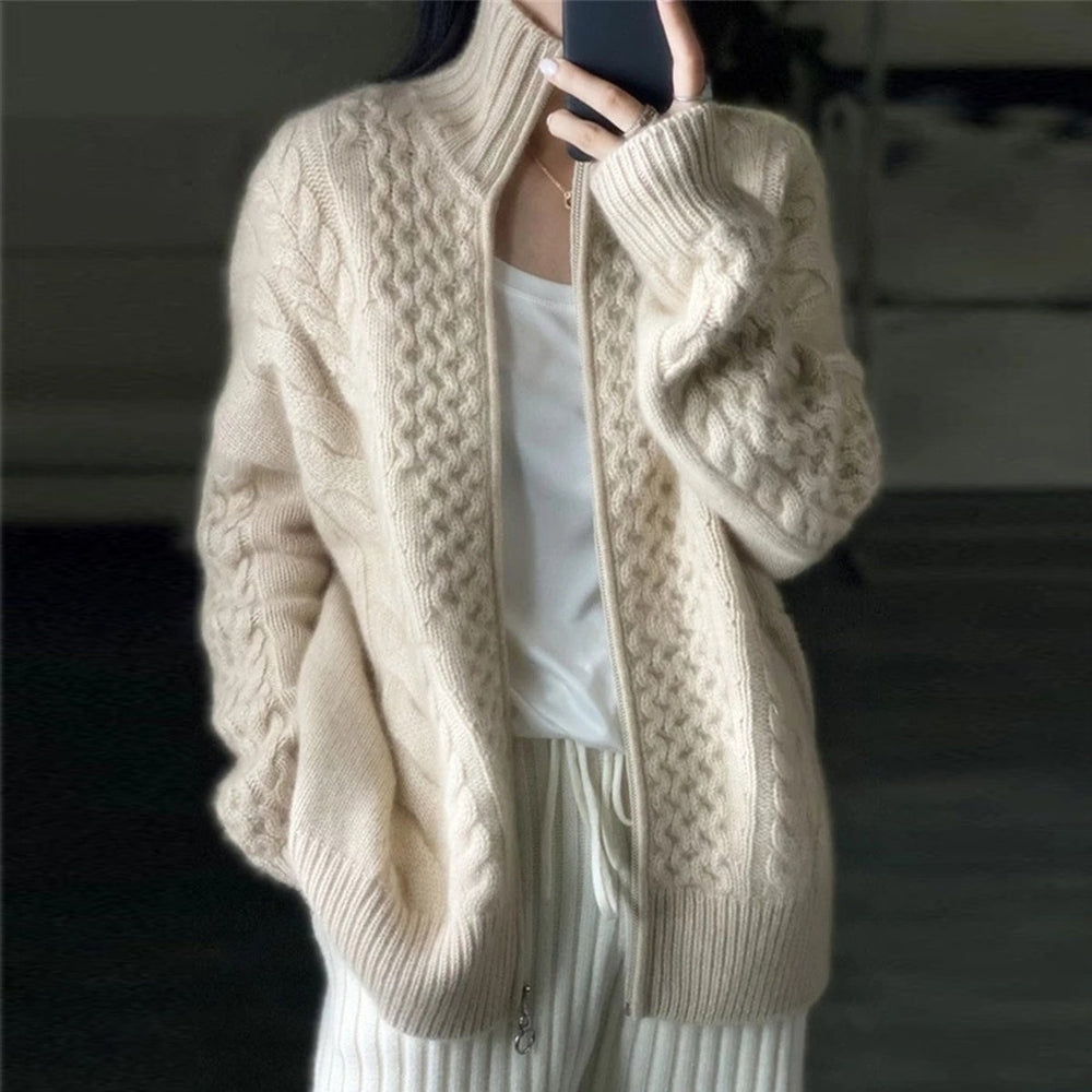 Feiner Wollcardigan mit hohem Ausschnitt