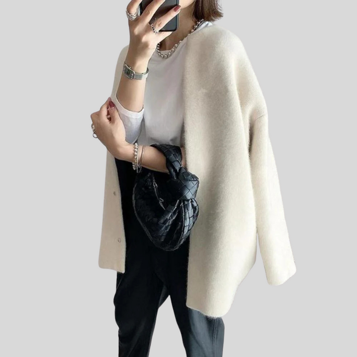 Elegante Strickjacke – Raffinierte Stricklage
