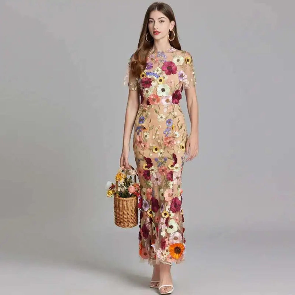 Sommerliches, besticktes Spitzenkleid für Damen
