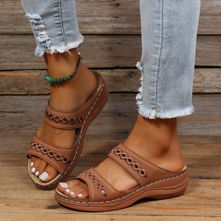 Damen-Sommersandalen mit doppeltem Riemen und Keilabsatz
