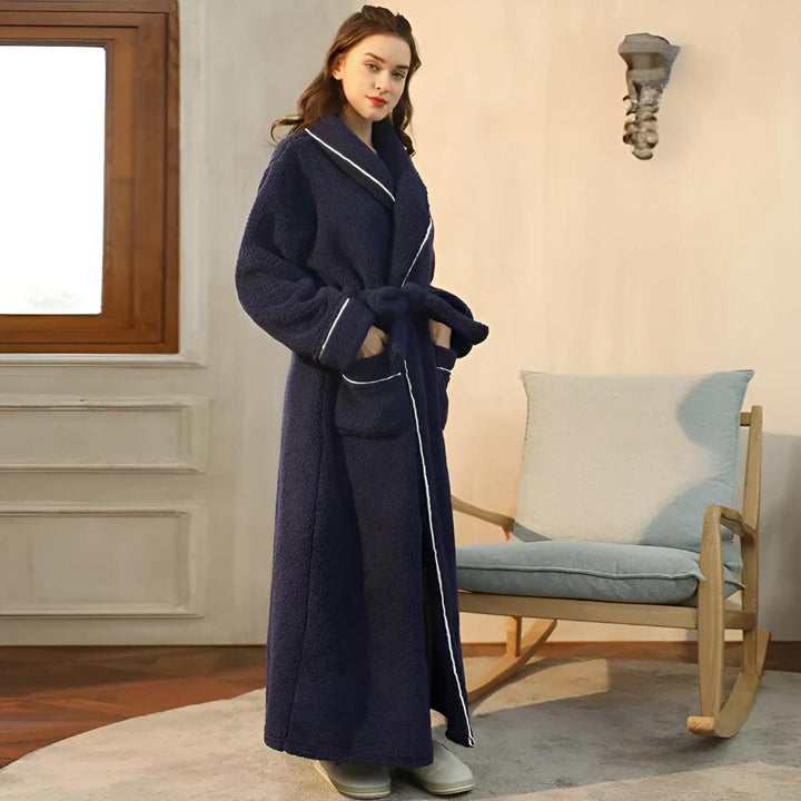 Luxuriöser, warmer und bequemer Fleece-Bademantel