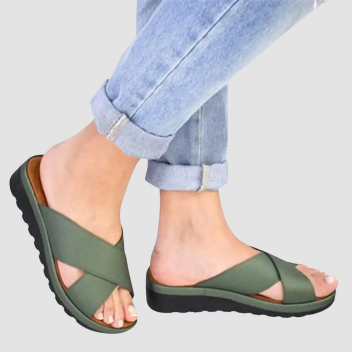 Bequeme Sommersandalen mit Plateau