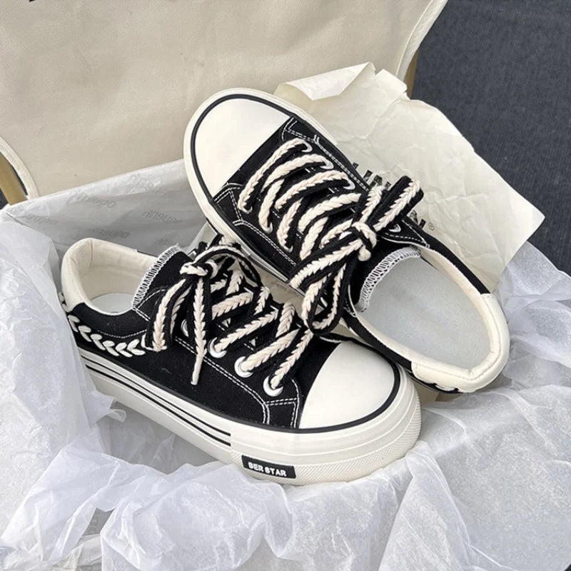 Serenity Plateau-Sneakers aus Canvas