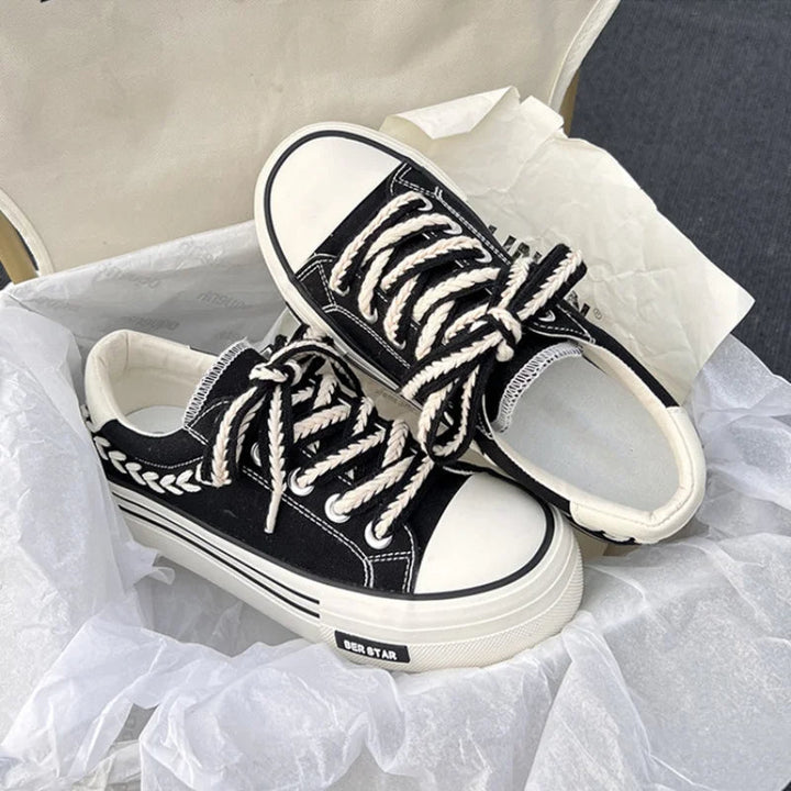 Serenity Plateau-Sneakers aus Canvas