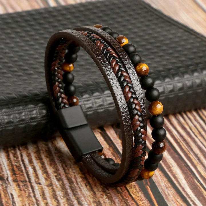 Herrenarmband aus Leder und Steinperlen in Lagenoptik
