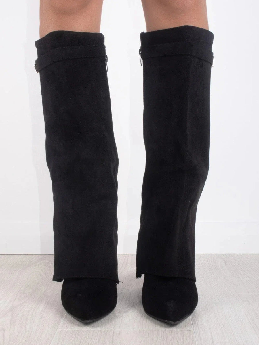 Kniehohe Wildlederstiefel mit Absatz