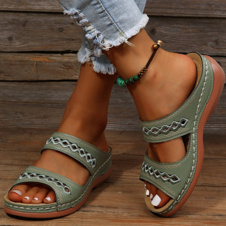 Damen-Sommersandalen mit doppeltem Riemen und Keilabsatz