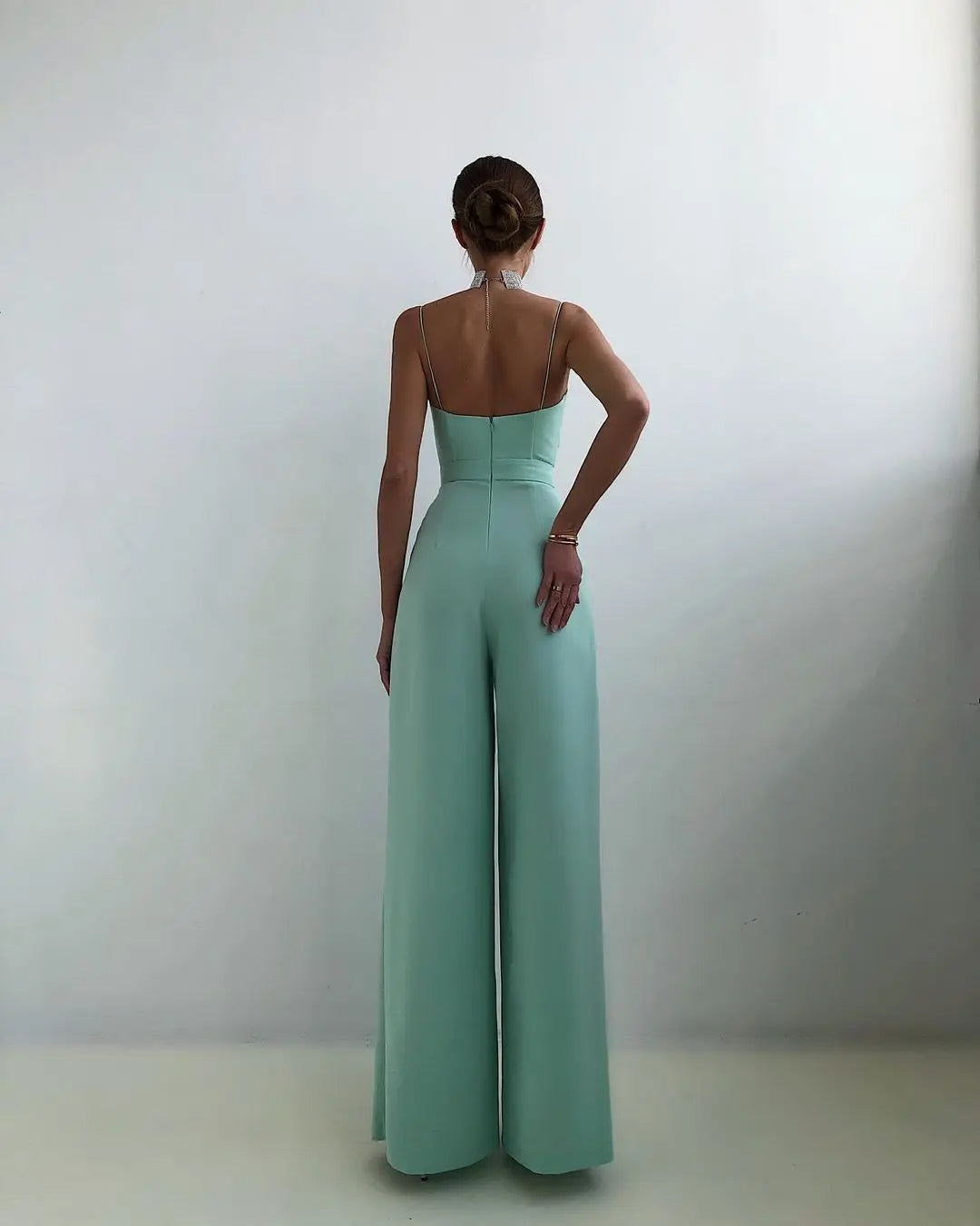 Ärmelloser Jumpsuit mit hohem Bund und weitem Bein