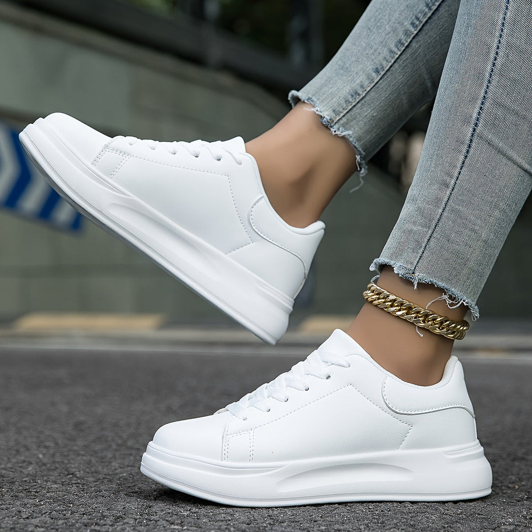 Saubere weiße Ledersneaker für Damen