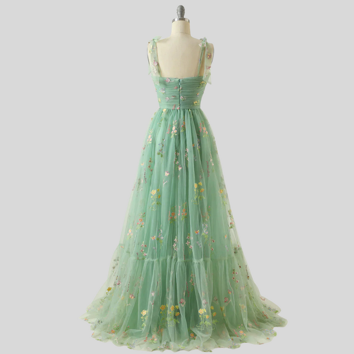 Elegantes schulterfreies Paillettenkleid