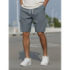 Hoch geschnittene Sommershorts für Männer