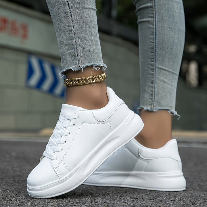 Saubere weiße Ledersneaker für Damen