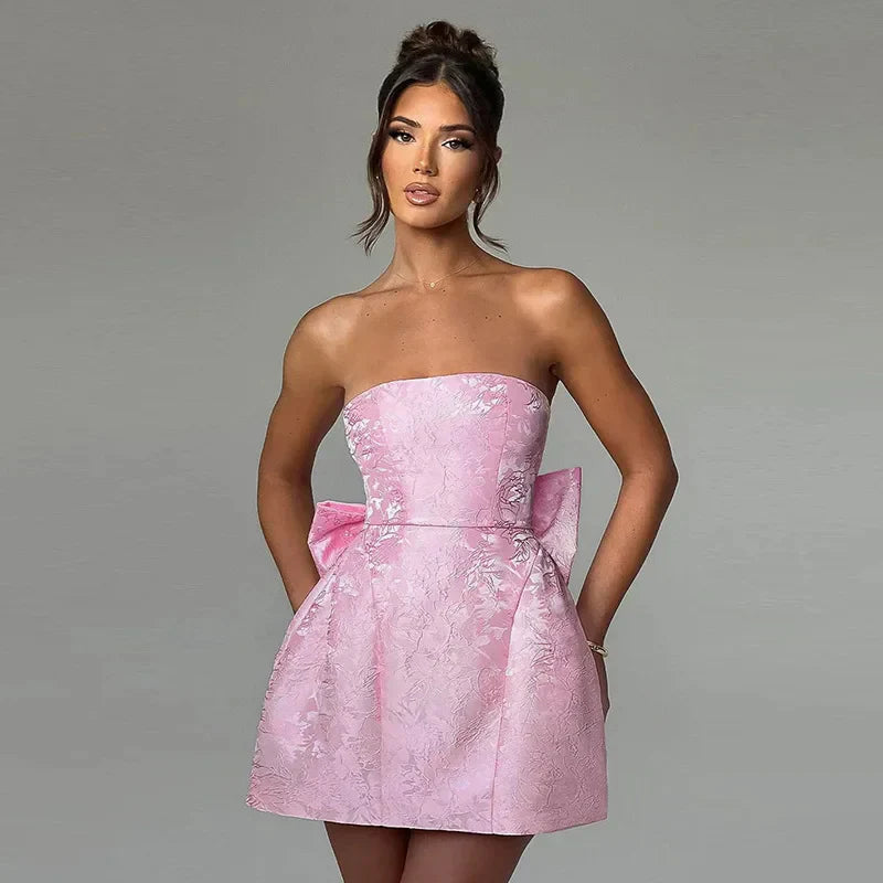 Elegantes Neckholderkleid für den Abend
