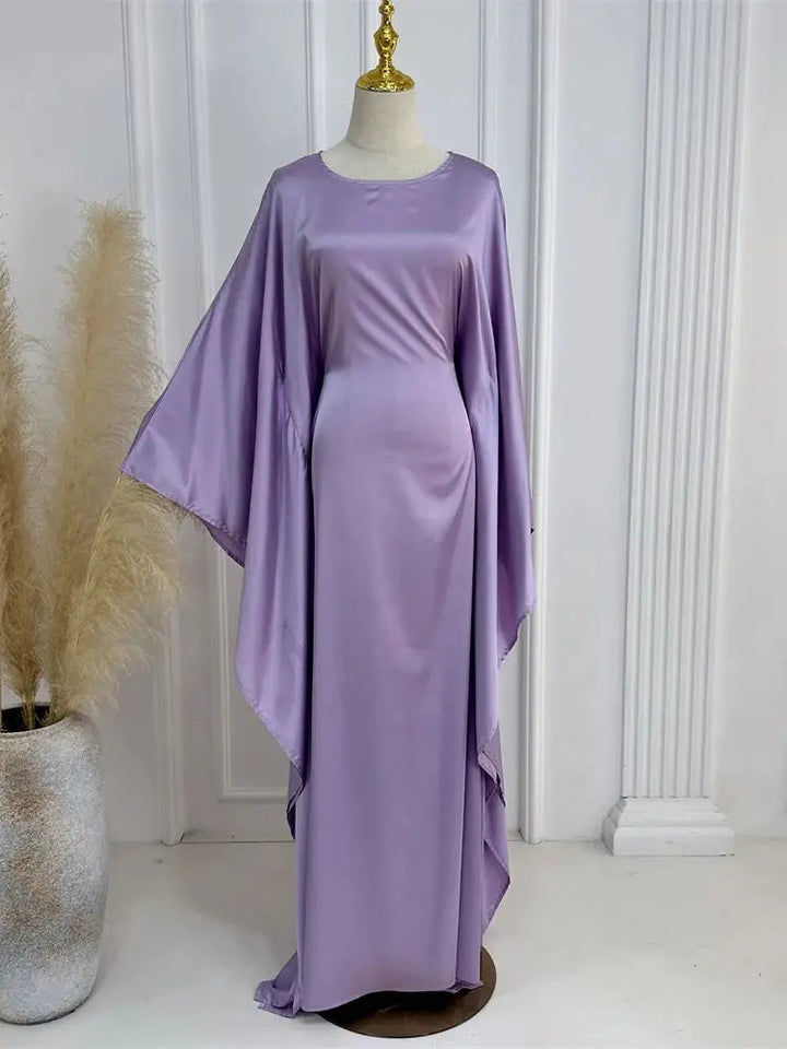 Elegantes Maxikleid mit Spaghettiträgern und hohem Schlitz
