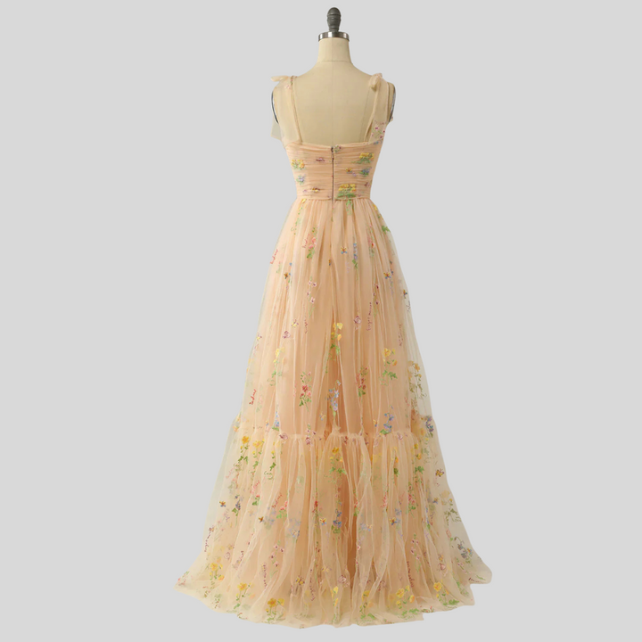 Elegantes schulterfreies Paillettenkleid