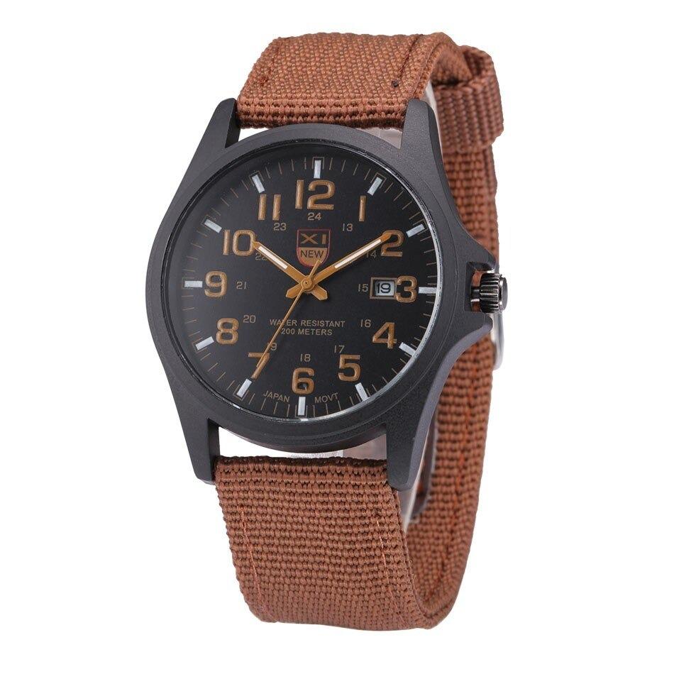 Robuste Uhr im Militärstil mit beleuchtetem Zifferblatt