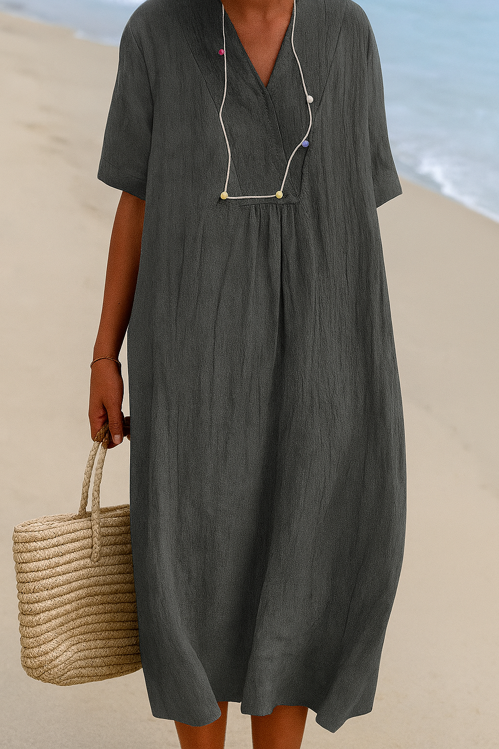 Lässiges Strandkleid mit V-Ausschnitt und kurzen Ärmeln