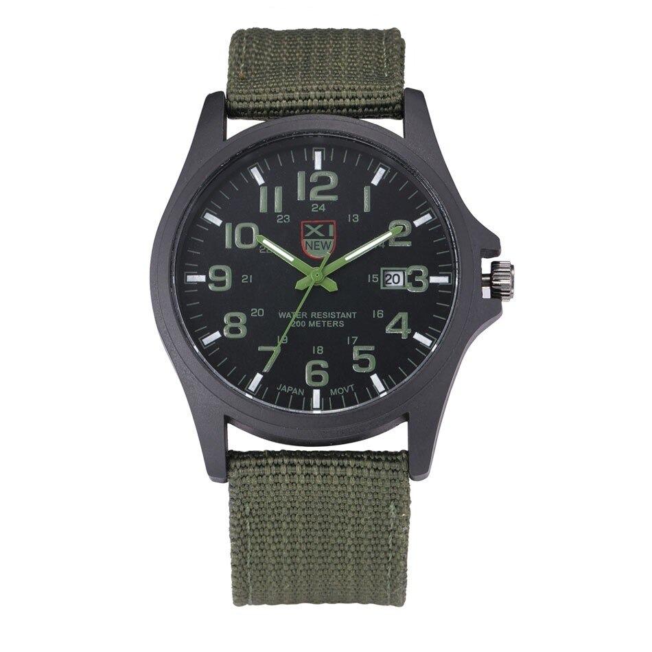 Robuste Uhr im Militärstil mit beleuchtetem Zifferblatt