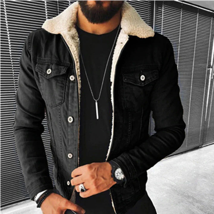 Zeitlose Jeansjacke mit klassischer Passform und urbanem Chic