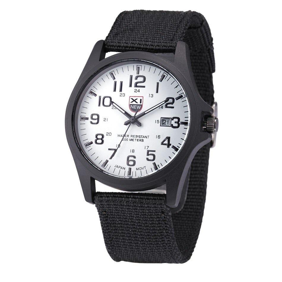 Robuste Uhr im Militärstil mit beleuchtetem Zifferblatt