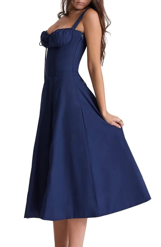 Blumiges, tailliertes Kleid