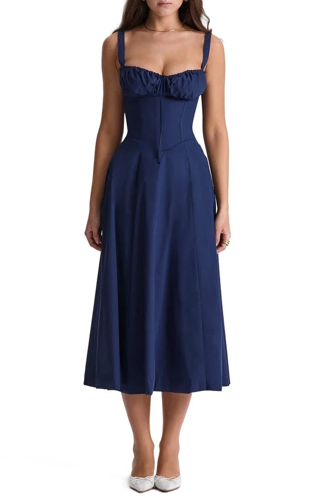 Blumiges, tailliertes Kleid
