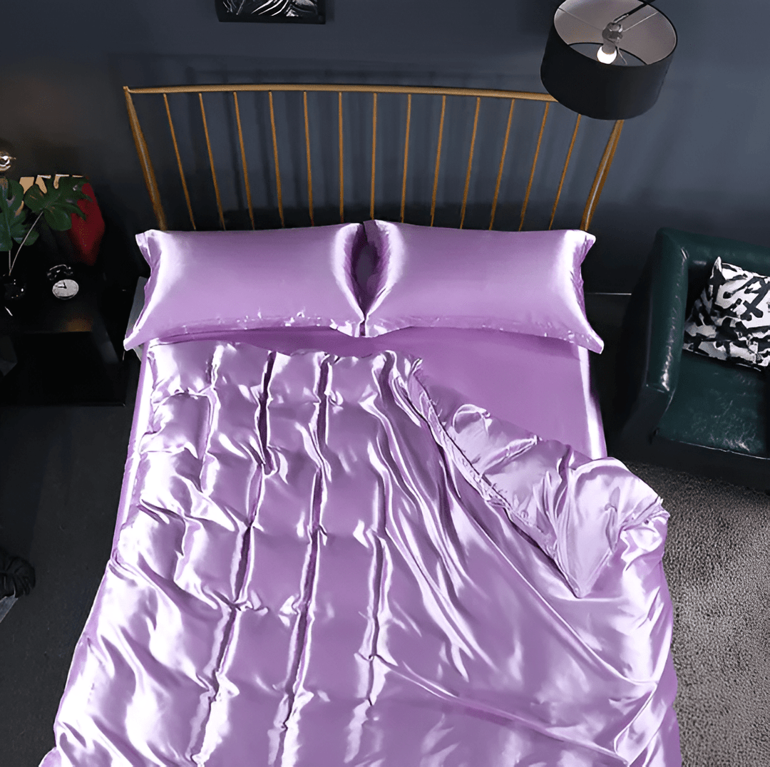 https://www.sarando-shop.com/cdn/shop/files/HomoraPurpleSilkBettdecke14_cbe8f2d4-7cfd-4770-ba9c-4e64f455f7bc.png?v=1775741246