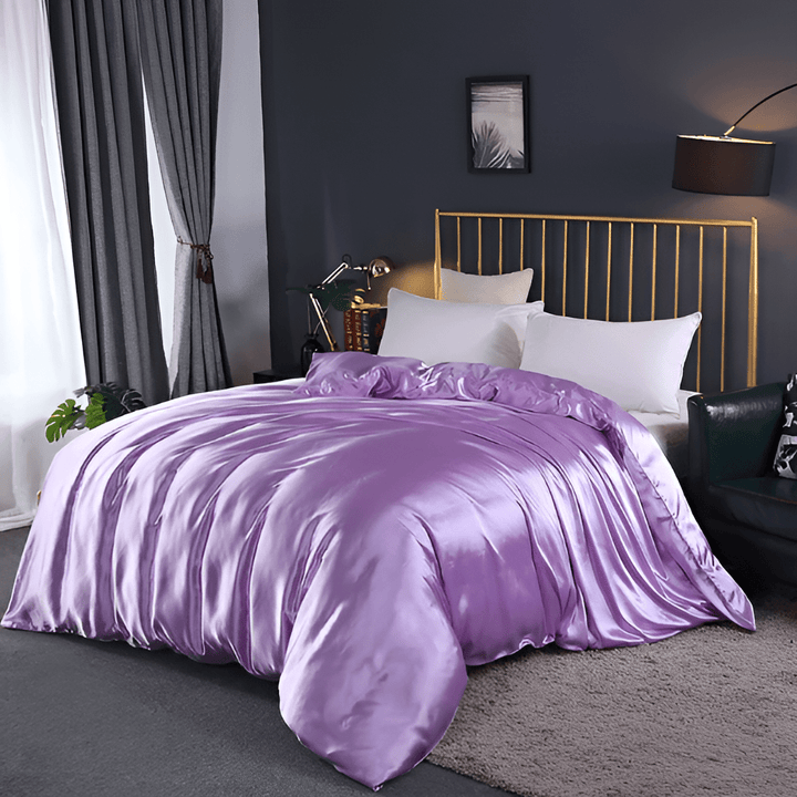 https://www.sarando-shop.com/cdn/shop/files/HomoraPurpleSilkBettdecke2_eb450490-f77e-477c-9a1d-1a8fe63773cf.png?v=1775741245