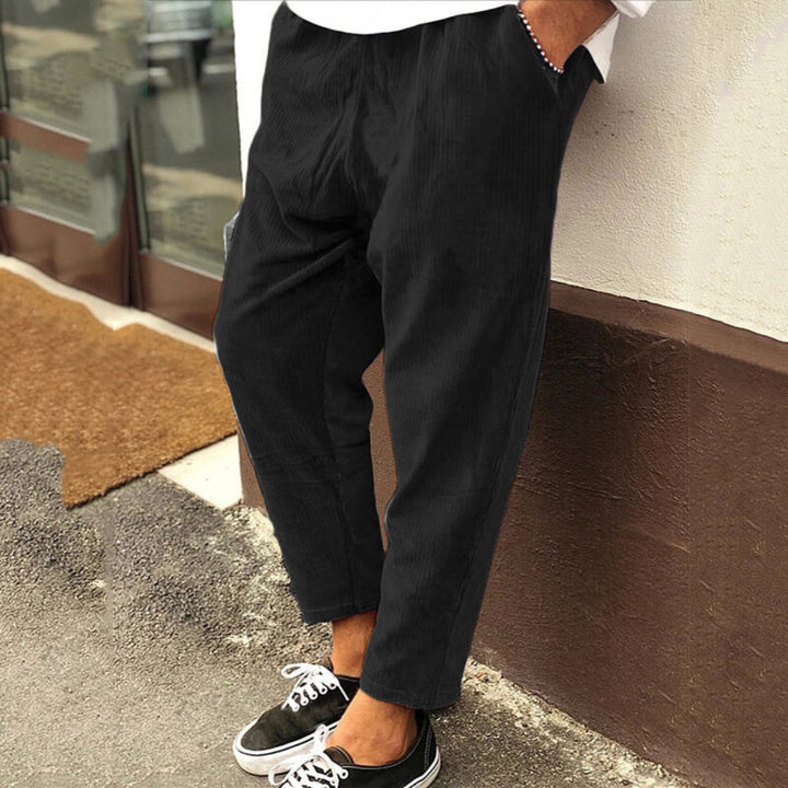 Herrenhose aus Cord mit lockerer Passform