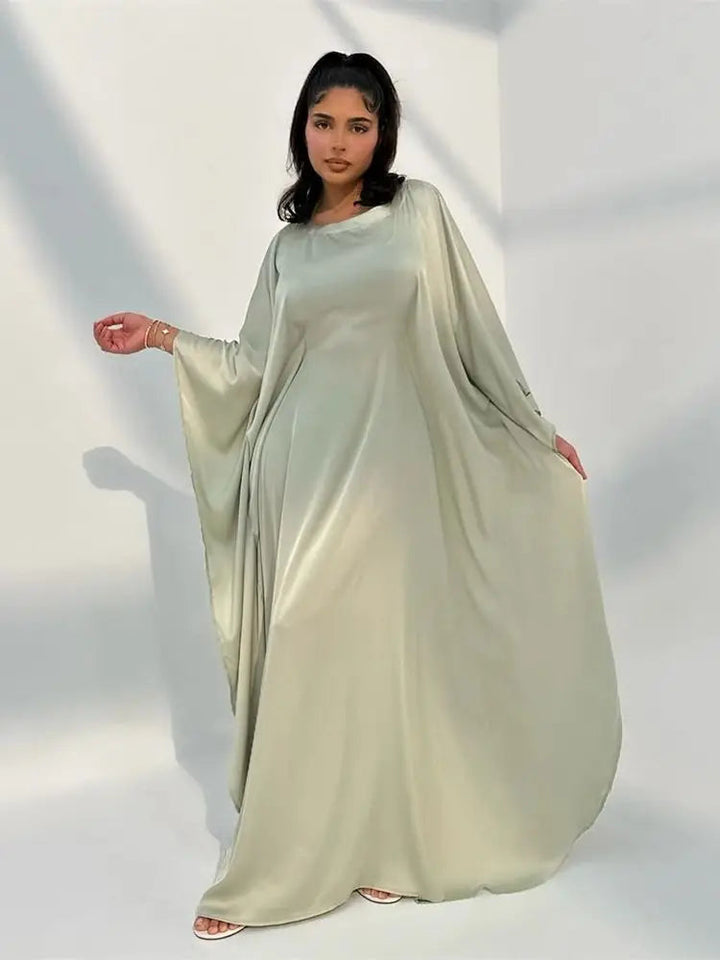 Elegantes Maxikleid mit Spaghettiträgern und hohem Schlitz