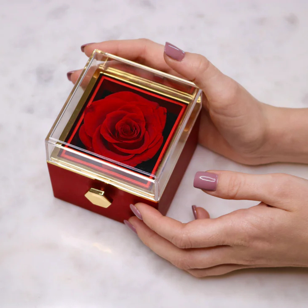 Ewige Rose mit individuell gravierter Halskette