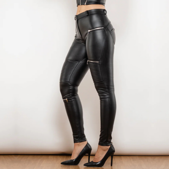 Damenhose aus Kunstleder in schmaler Passform