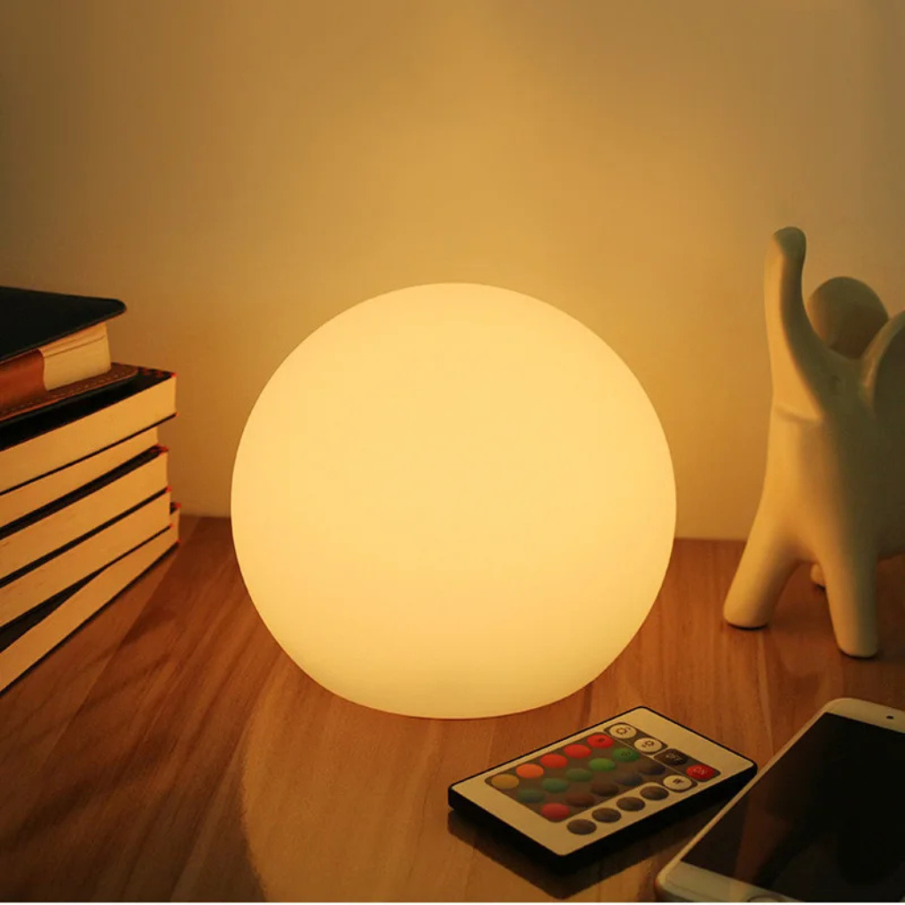 Farbenfrohe kabellose LED-Tischlampe mit Fernbedienung