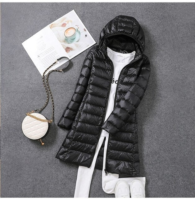 Lange Daunenjacke mit abnehmbarer Kapuze für Damen