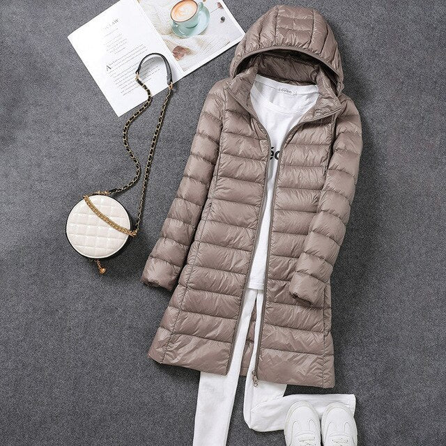 Lange Daunenjacke mit abnehmbarer Kapuze für Damen