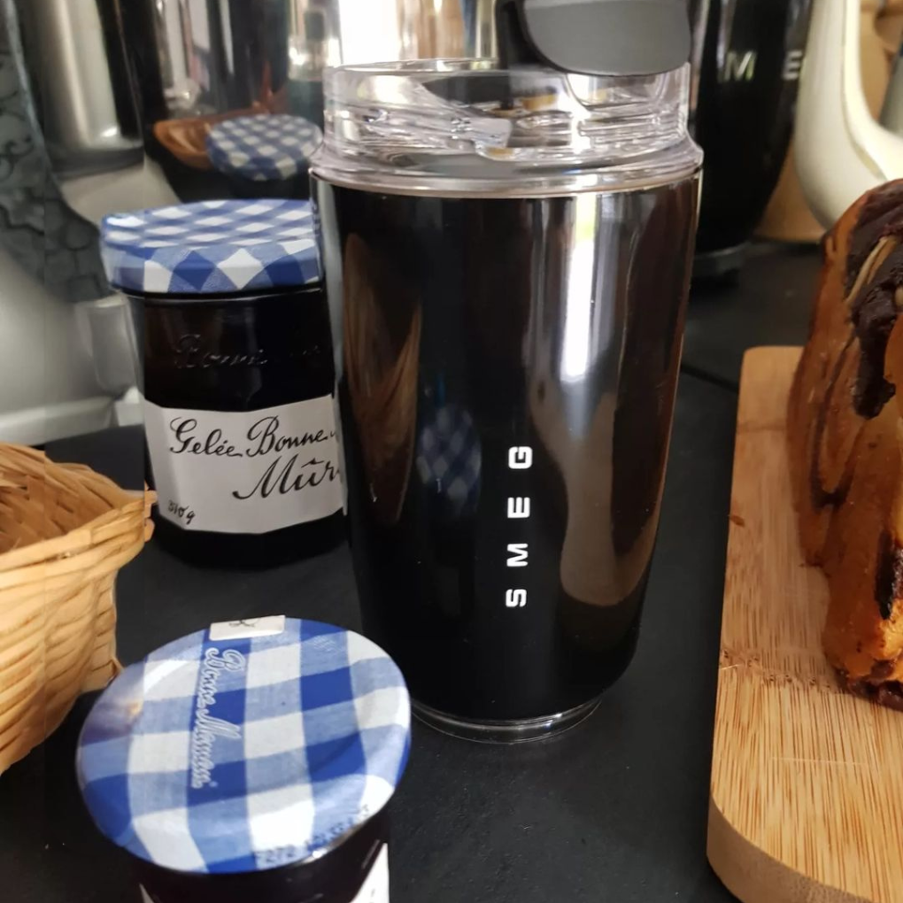 https://cdn.shopify.com/s/files/1/0943/8845/3718/files/elegante-luxetherm-thermosbeker-slank-ontwerp-roestvrij-staal-houdt-drank-warmkoud-ideaal-voor-onder-11.png?v=1762186557