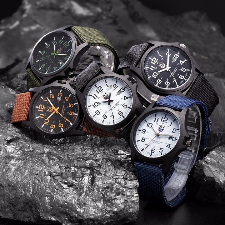 Robuste Uhr im Militärstil mit beleuchtetem Zifferblatt