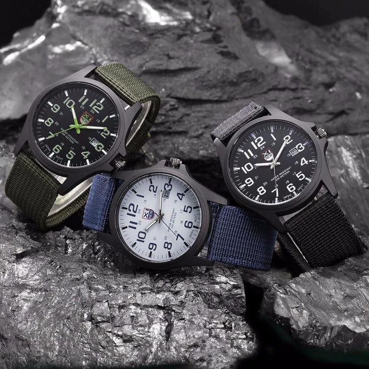 Robuste Uhr im Militärstil mit beleuchtetem Zifferblatt