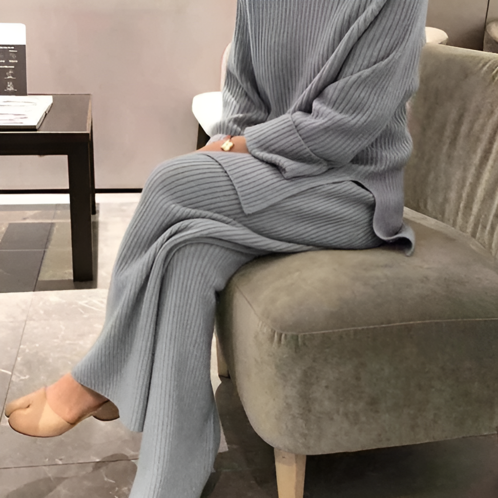 Set aus Strickpullover und Strickhose