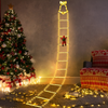 Kletternder Weihnachtsmann als Dekoration