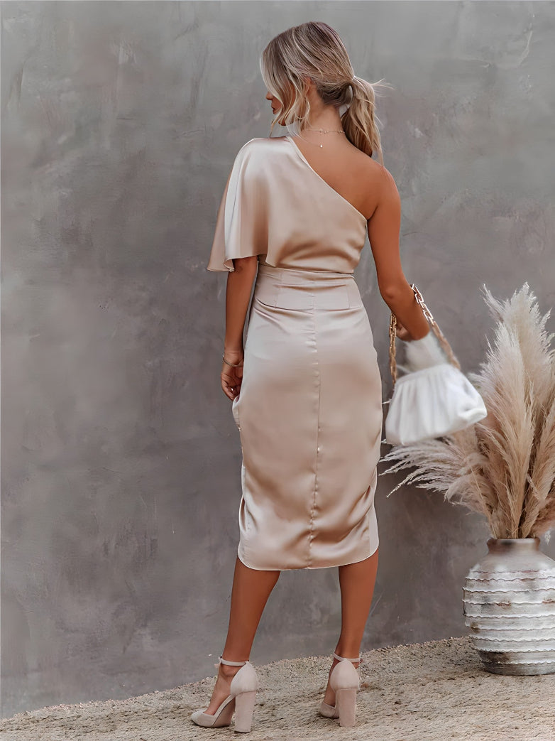 Asymmetrisches Off-Shoulder-Kleid