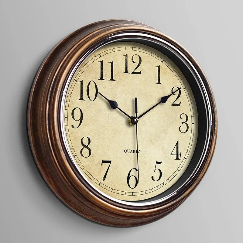 Klassische Wanduhr