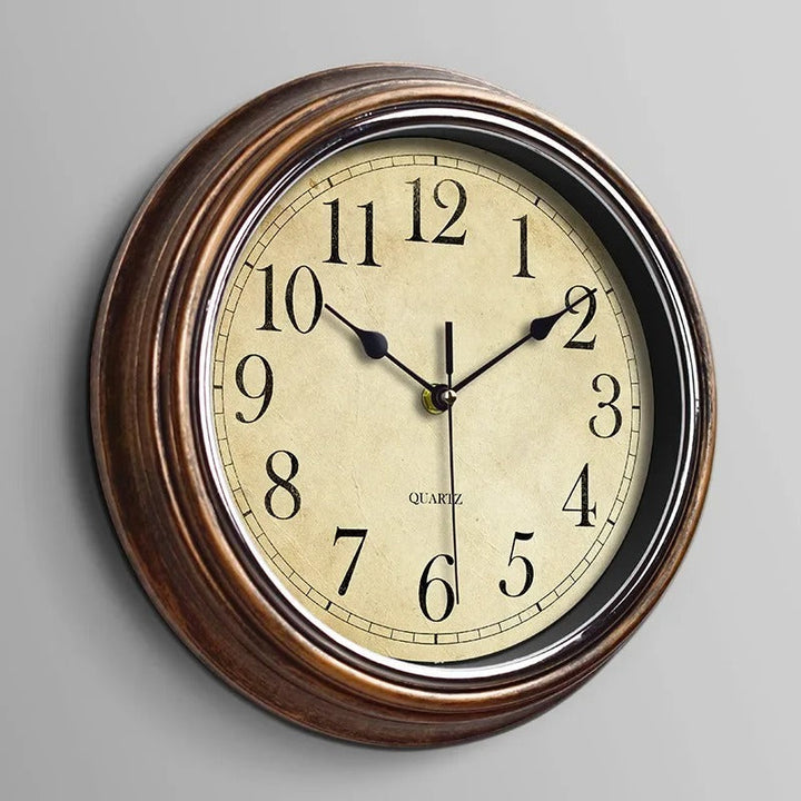 Klassische Wanduhr