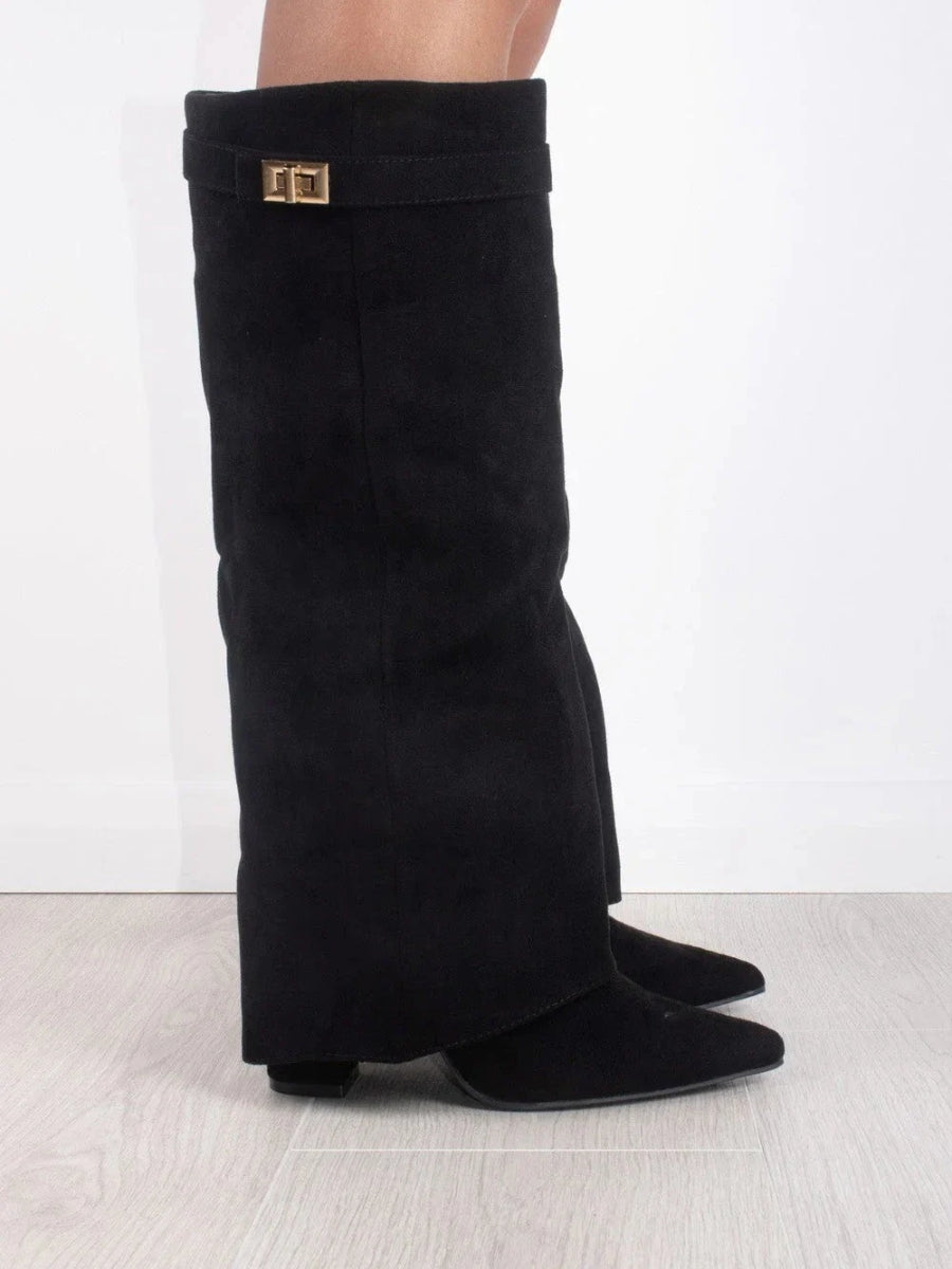 Kniehohe Wildlederstiefel mit Absatz